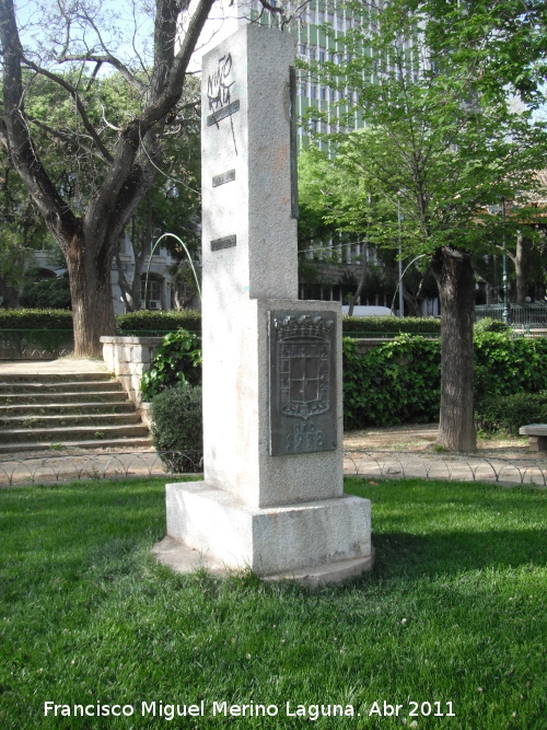 Monumento a Emilio Cebrin - Monumento a Emilio Cebrin. Lateral