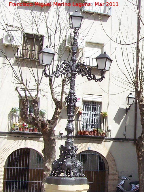 Plaza de la Magdalena - Plaza de la Magdalena. Farola