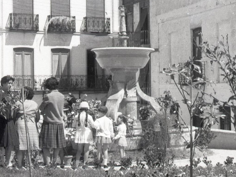 Fuente de San Bartolom - Fuente de San Bartolom. Foto antigua. Archivo IEG