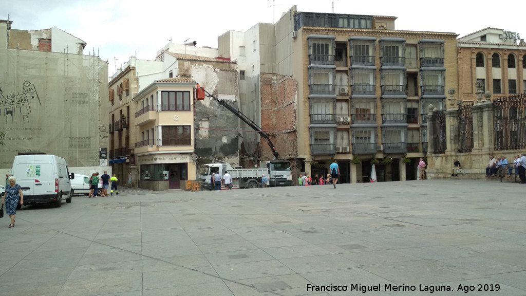 Plaza de Santa Mara - Plaza de Santa Mara. Tirando una casa