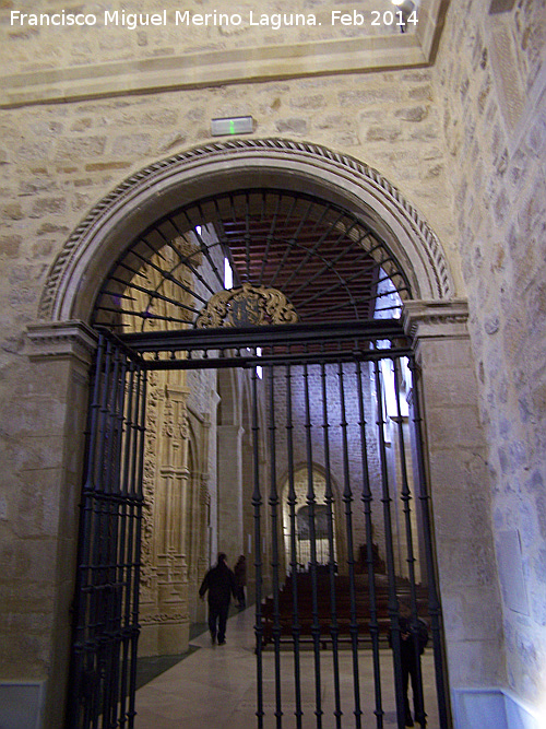 Colegiata de Santa Mara de los Reales Alczares. Capilla de los Sabater - Colegiata de Santa Mara de los Reales Alczares. Capilla de los Sabater. Puerta de acceso desde el interior