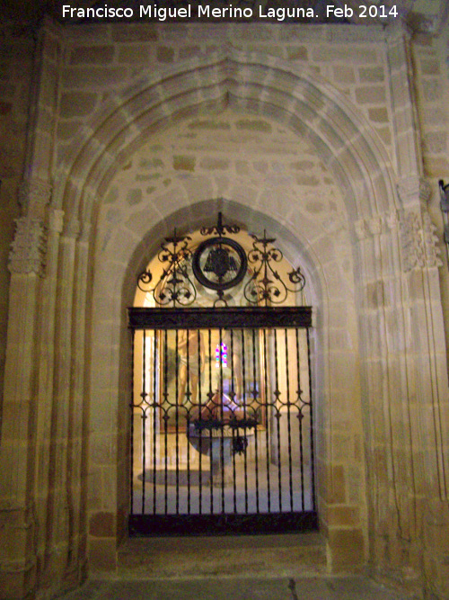 Colegiata de Santa Mara de los Reales Alczares. Capilla Bautismal - Colegiata de Santa Mara de los Reales Alczares. Capilla Bautismal. Portada del claustro