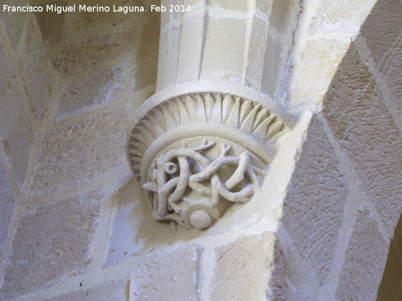 Colegiata de Santa Mara de los Reales Alczares. Claustro - Colegiata de Santa Mara de los Reales Alczares. Claustro. Mnsula de ramas entrecruzadas