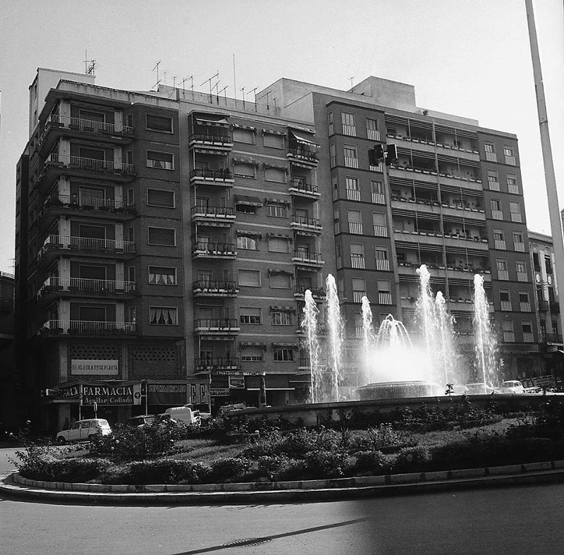 Fuente de la Glorieta de la Carretera Granada - Fuente de la Glorieta de la Carretera Granada. Foto antigua