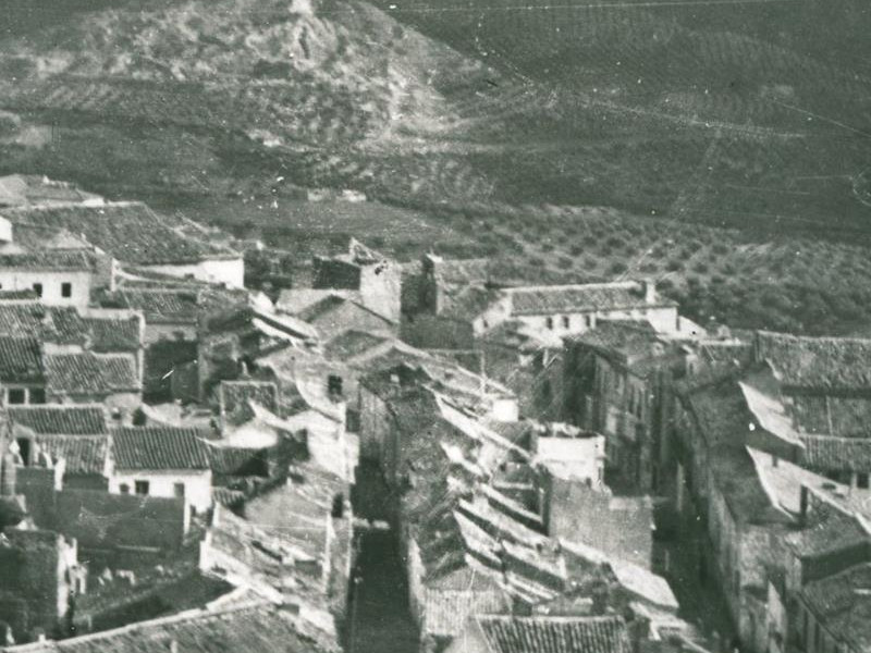 Muralla de Jan. Torren del Conde de Torralba - Muralla de Jan. Torren del Conde de Torralba. Foto antigua. Desde el Cerro Tambor. Fotografa de Jaime Rosell Caada. Archivo IEG