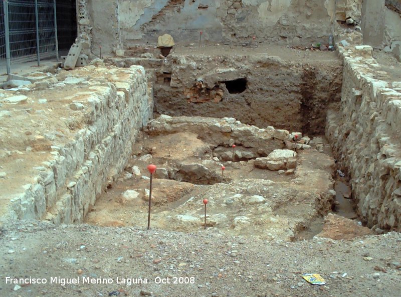 Muralla de Jan. Lienzo de la Calle Portillo n 2 - Muralla de Jan. Lienzo de la Calle Portillo n 2. La muralla es el muro de la izquierda