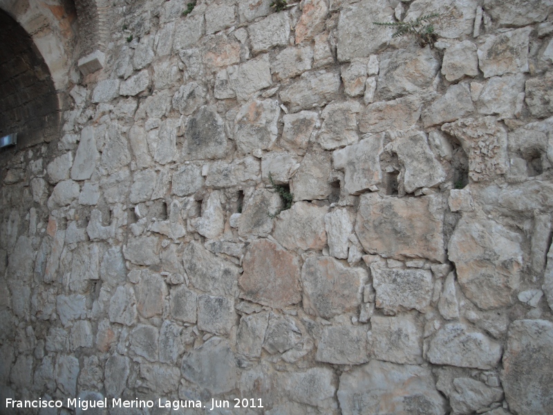 Castillo Nuevo de Santa Catalina. Torre de la Capilla - Castillo Nuevo de Santa Catalina. Torre de la Capilla. Huecos de haber habido construcciones adosadas a la muralla