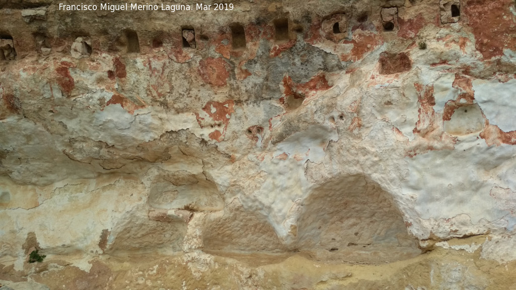 Oratorio visigodo de Giribaile. Celdas - Oratorio visigodo de Giribaile. Celdas. Mechinales y pesebres