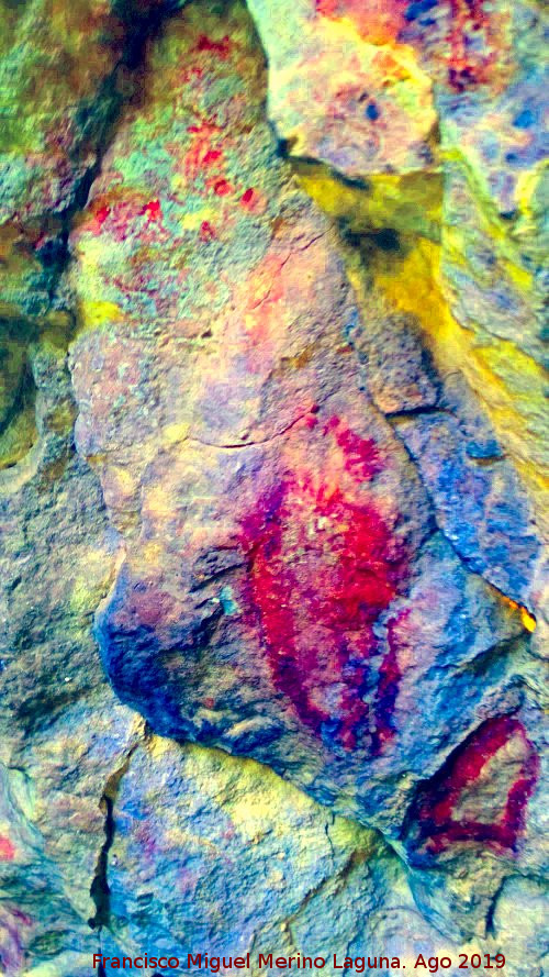 Pinturas rupestres de la Cueva de Ro Fro - Pinturas rupestres de la Cueva de Ro Fro. Tratada con Dstretch