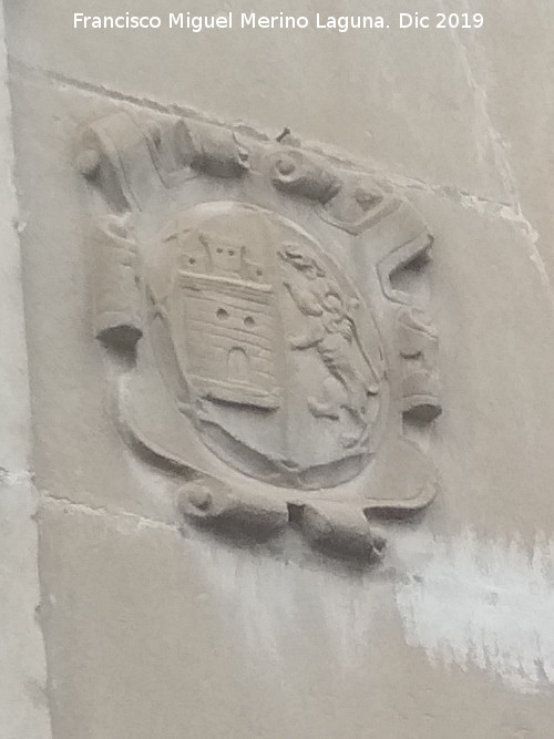 Casa de la Calle Gracia n� 45 - Casa de la Calle Gracia n� 45. Escudo izquierdo