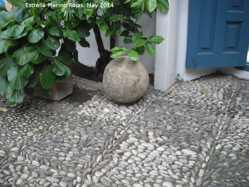 Palacio de Viana. Patio de las Rejas - Palacio de Viana. Patio de las Rejas. Suelo y bala