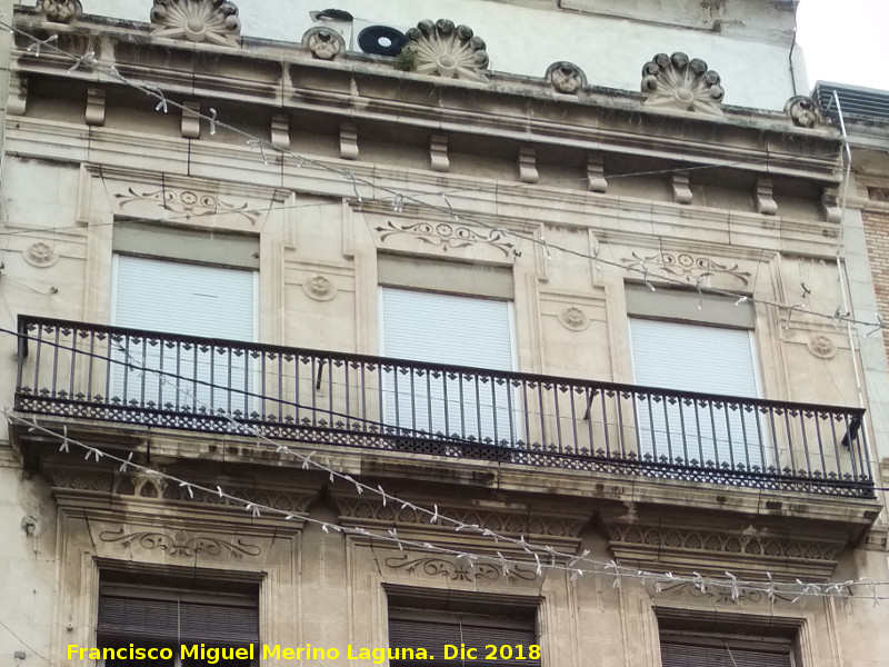 Edificio de la Calle Bernab Soriano n 22 - Edificio de la Calle Bernab Soriano n 22. Balcn alto
