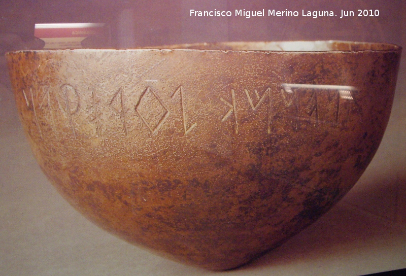 Cerro Alcal - Cerro Alcal. Cuenco de Plata de Torres (Jan) grosor 13,4 cm. Muse du Louvre, cat. 346