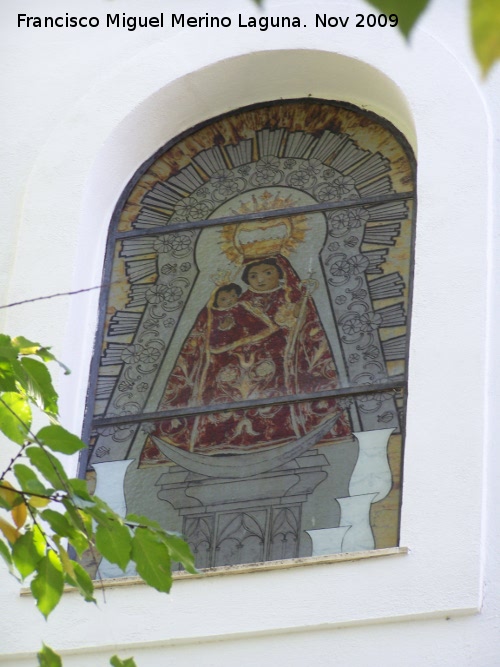 Santuario de Cnava - Santuario de Cnava. Vidriera de la Virgen en los pies del templo