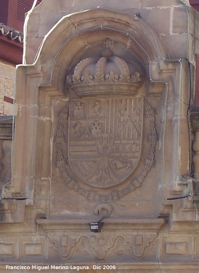 Casa de la Municin - Casa de la Municin. Escudo de Carlos III