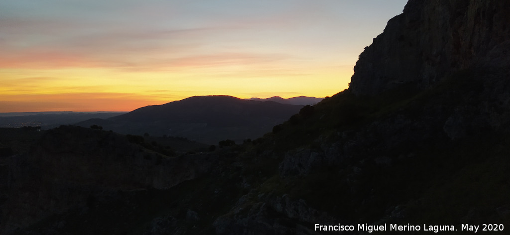 Camino de la Canalizaci�n de Los Villares - Camino de la Canalizaci�n de Los Villares. Amaneciendo