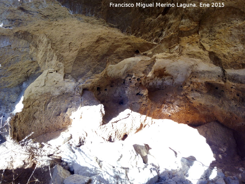 Cuevas Piquita. Cueva II - Cuevas Piquita. Cueva II. Posibles pesebres