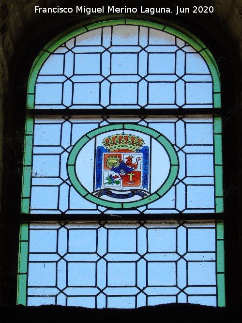 Ermita de la Virgen de la Estrella - Ermita de la Virgen de la Estrella. Vidriera con el escudo de Navas de San Juan
