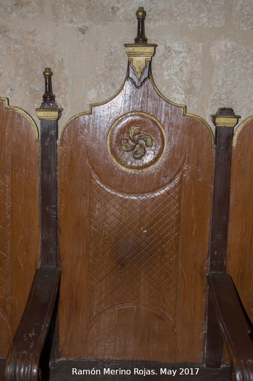 Iglesia de San Juan Bautista - Iglesia de San Juan Bautista. Silla del coro con lauburu