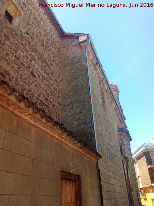 Iglesia de San Juan Bautista - Iglesia de San Juan Bautista. Unin entre el Castillejo de los Benavides y la Iglesia del siglo XVI