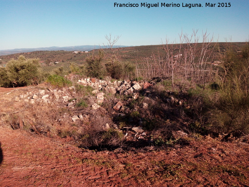 Estanque Antiguo de los Poyales - Estanque Antiguo de los Poyales. Montn de piedras en que ha quedado el Cortijo de los Poyales