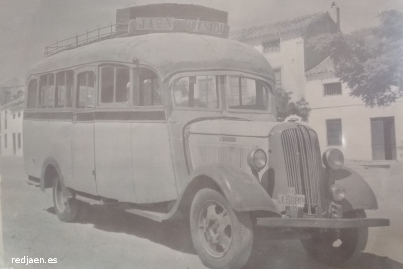 Historia de Quesada - Historia de Quesada. Autobus Ja�n Quesada. Foto antigua