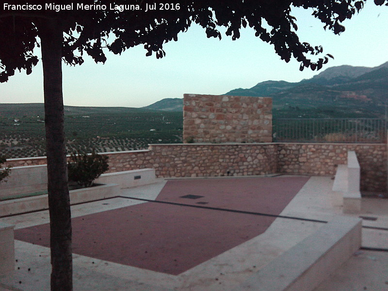 Murallas de Quesada - Murallas de Quesada. Murallas del alczar y torren en el Mirador de la Baranda