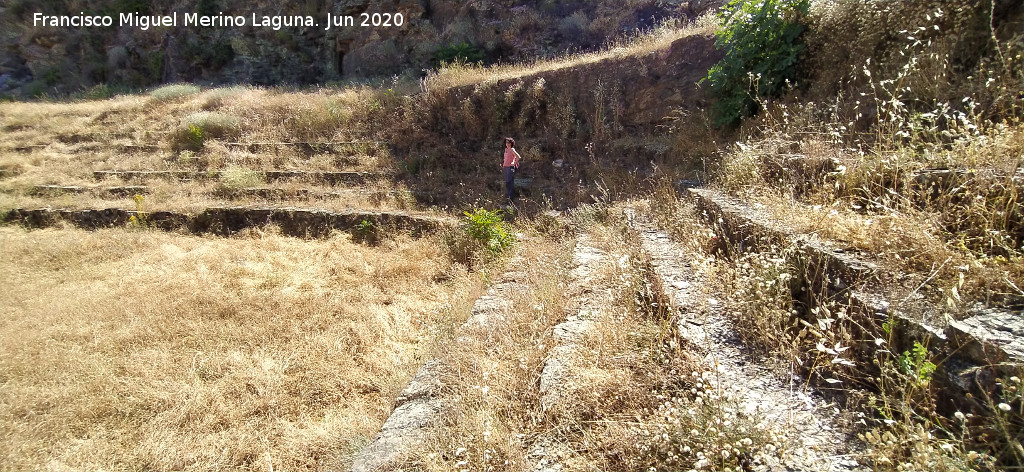Campo de F�tbol del Centenillo - Campo de F�tbol del Centenillo. Gradas talladas en la roca madre