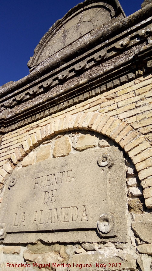 Fuente de la Alameda - Fuente de la Alameda. Cartela con el nombre