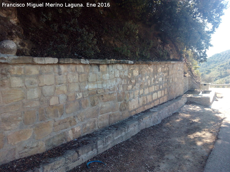 Pilar de la Caada de la Madera - Pilar de la Caada de la Madera. Muro del pilar