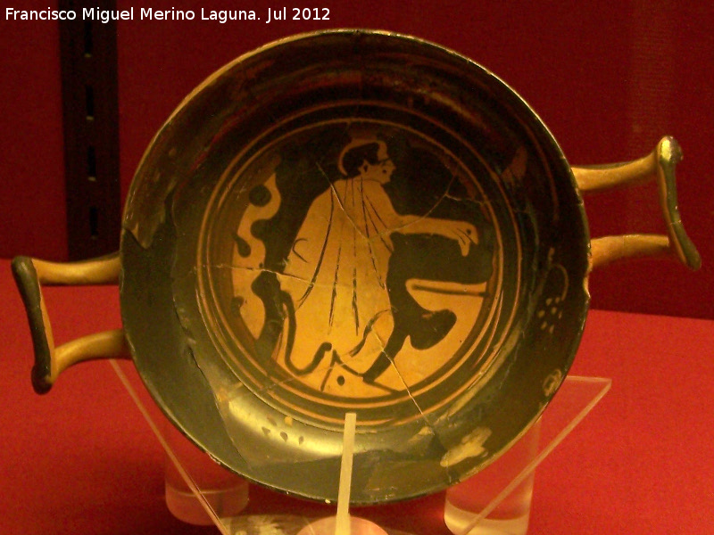 Kylix - Kylix. Kylix griego siglo IV a.C. Castellones de Ceal - Hinojares. Museo Arqueolgico de beda