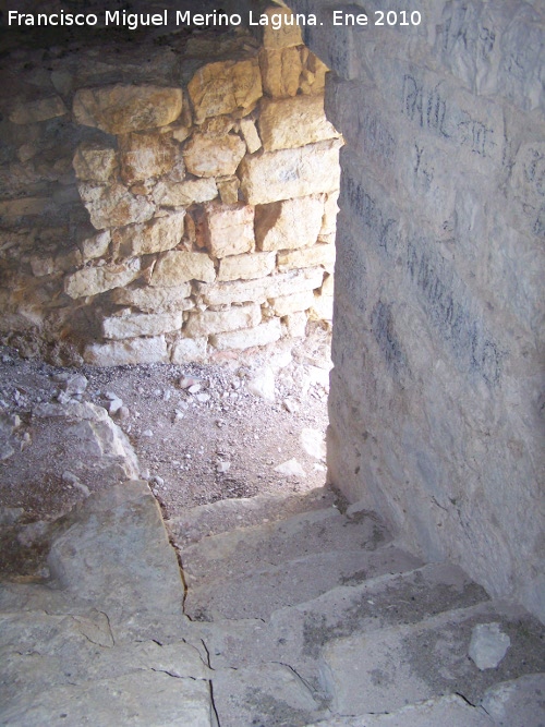 Castillo de Otiar. Torre del Homenaje - Castillo de Otiar. Torre del Homenaje. Escalera de acceso a la segunda planta