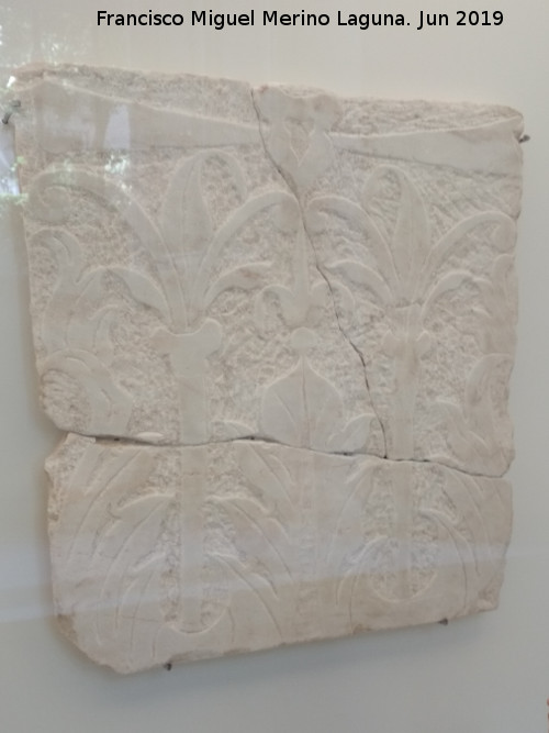 Criptoprtico romano de Las Gabias - Criptoprtico romano de Las Gabias. Placa decorativa de mrmol siglo IV. Museo Arqueolgico de Granada
