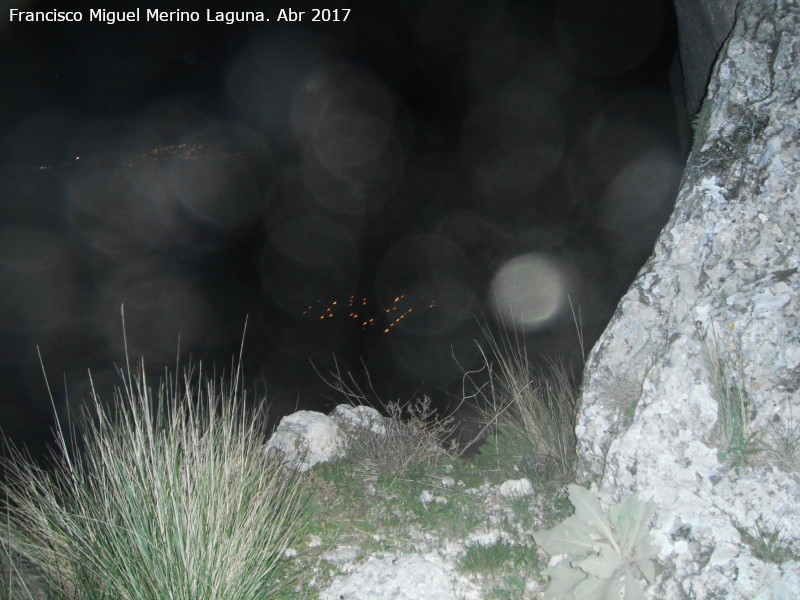 Cueva de los Esqueletos - Cueva de los Esqueletos. Albanchez desde la entrada a la cueva