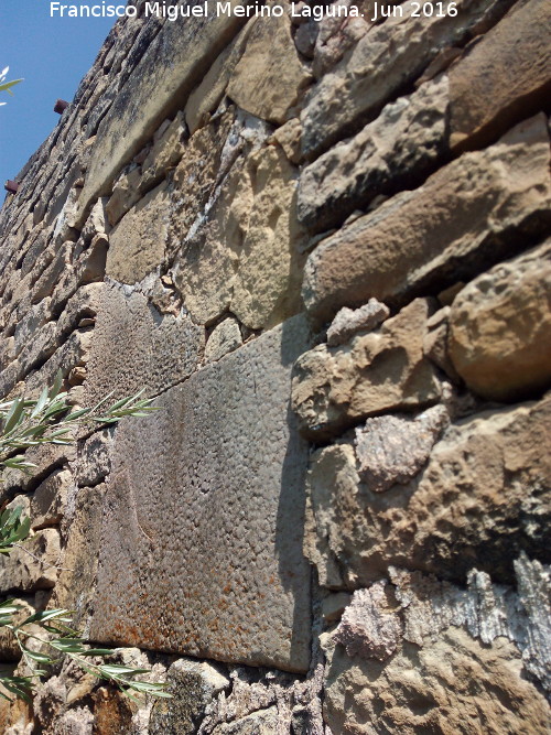 Molino del Cortijillo - Molino del Cortijillo. Sillares utilizados para cegar la ventana