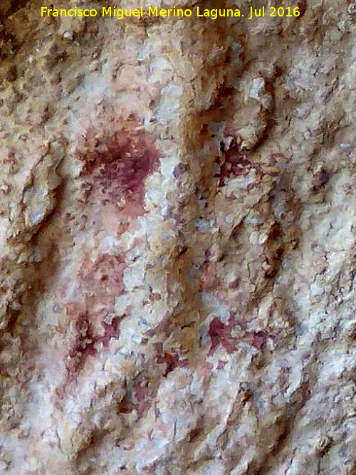 Pinturas rupestres del Arroyo de Tscar I Grupo I - Pinturas rupestres del Arroyo de Tscar I Grupo I. Pintura con forma de 4 de dado entre los dos antropomorfos superiores