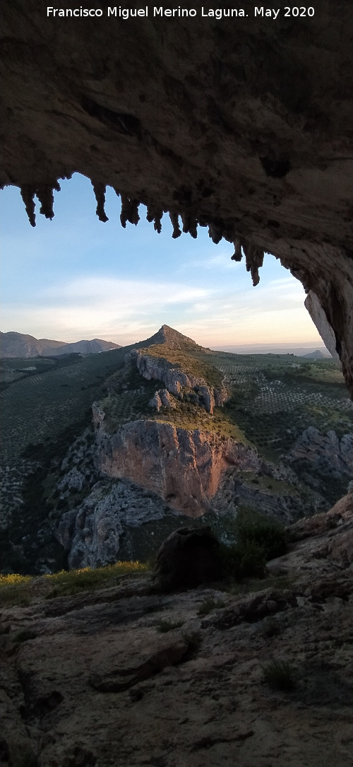 Pinturas rupestres de la Cueva de los Molinos - Pinturas rupestres de la Cueva de los Molinos. Amaneciendo en la cueva
