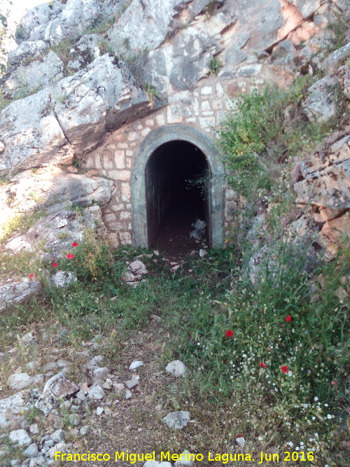 Camino de la Canalizacin de Otiar - Camino de la Canalizacin de Otiar. Tnel sobre la Cueva de los Soles