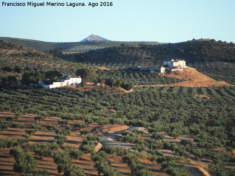 Cortijo El Castil Nuevo - Cortijo El Castil Nuevo. El Castil Nuevo, el Castillo de Castil y al fondo la Pea de Martos