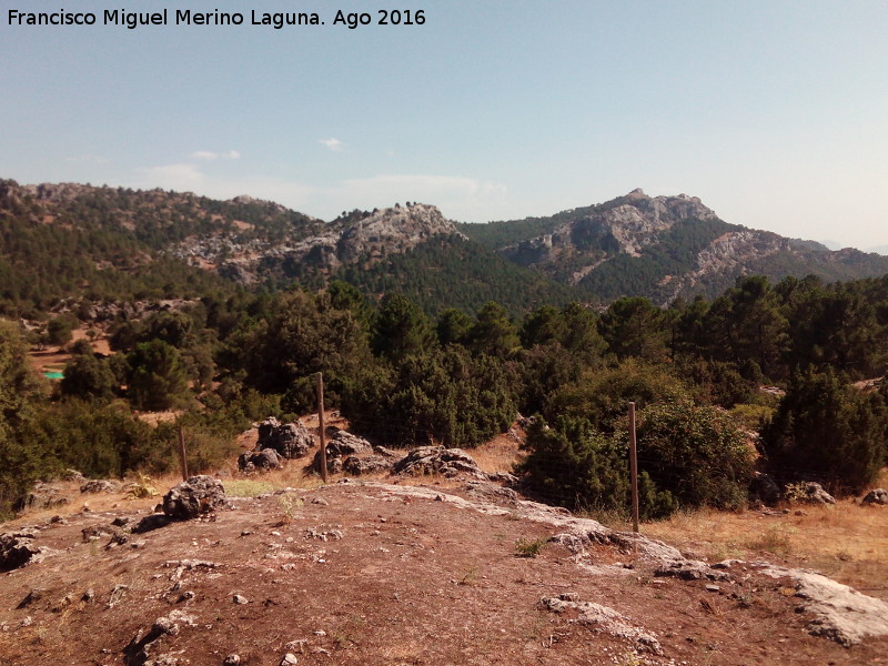 Majada de la Carrasca - Majada de la Carrasca. Al fondo La Morra