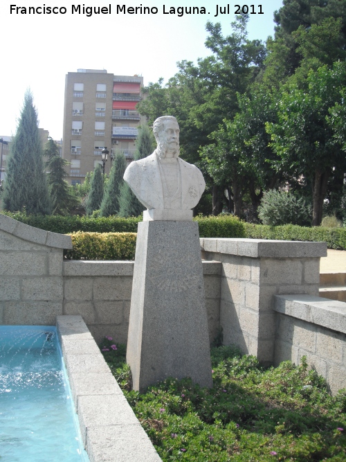 Monumento a los Marqueses de Linares - Monumento a los Marqueses de Linares. Marqus