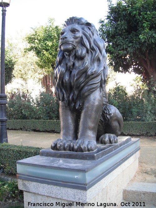 Monumento a los Marqueses de Linares - Monumento a los Marqueses de Linares. Len