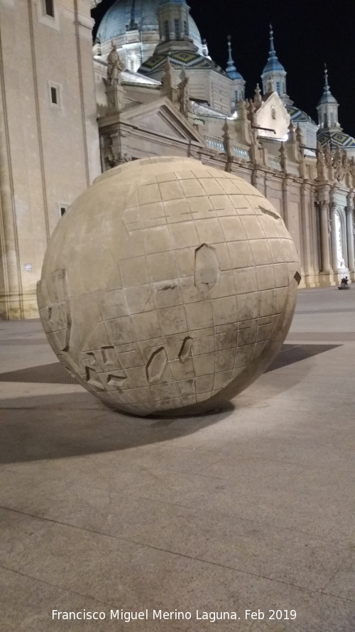 Plaza del Pilar - Plaza del Pilar. Globo terrqueo
