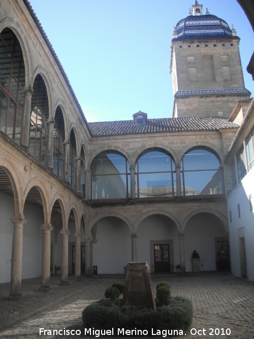 Hospital de Santiago. Torres - Hospital de Santiago. Torres. Desde el patio izquierdo