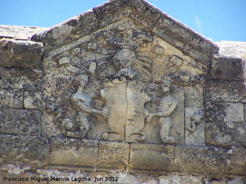 Castillo de Sabiote - Castillo de Sabiote. Escudo de la muralla