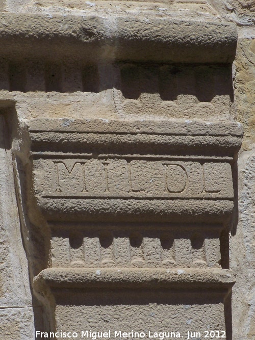 Palacio de los Melgarejo o de las Manillas - Palacio de los Melgarejo o de las Manillas. Capitel derecho