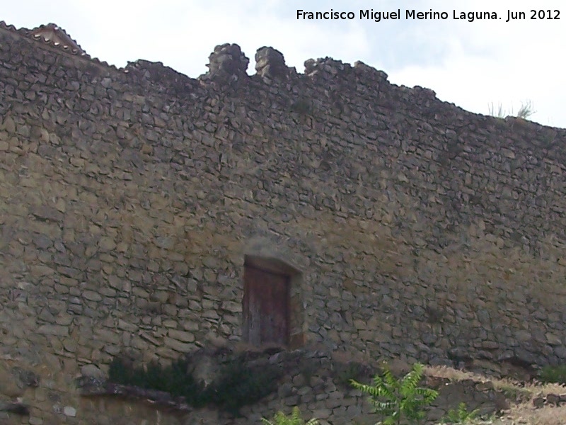 Muralla de Sabiote - Muralla de Sabiote. Restos de almenas de la muralla oeste