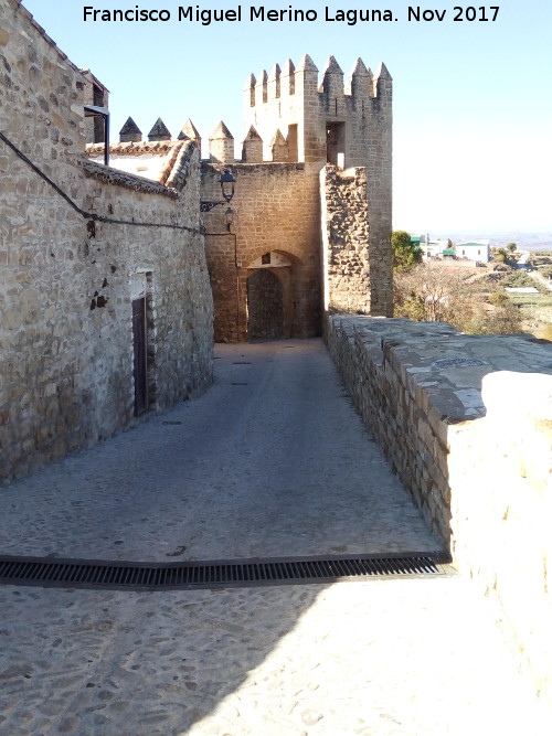 Muralla de Sabiote - Muralla de Sabiote. Hacia la Puerta de los Santos