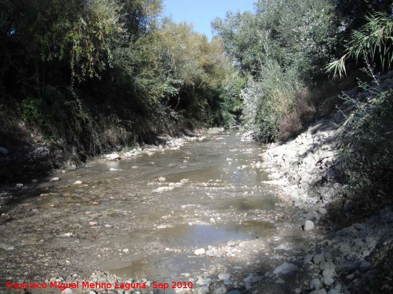 Ro Quiebrajano - Ro Quiebrajano. Antes de llegar al Puente de la Sierra