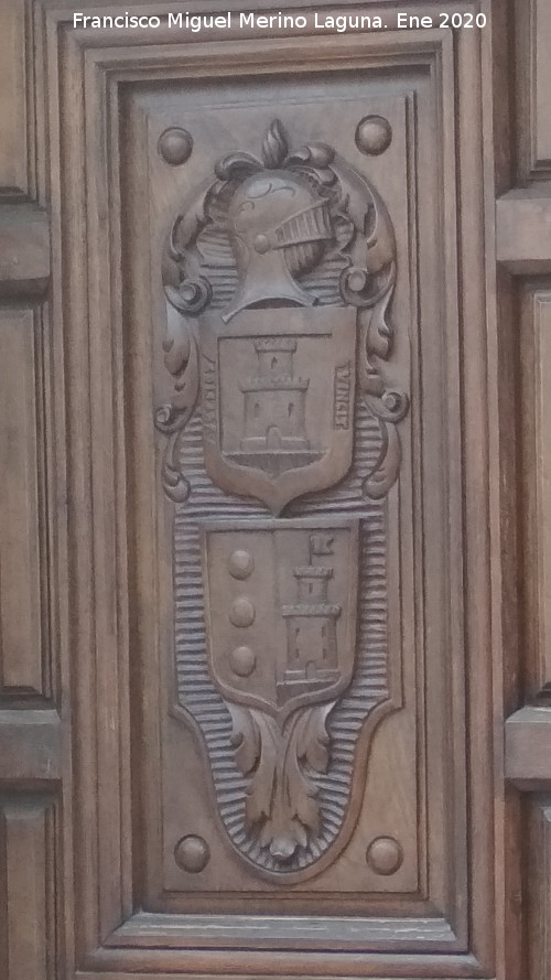 Casa de la Calle Antonio Moreno n� 31 - Casa de la Calle Antonio Moreno n� 31. Escudos izquierdos